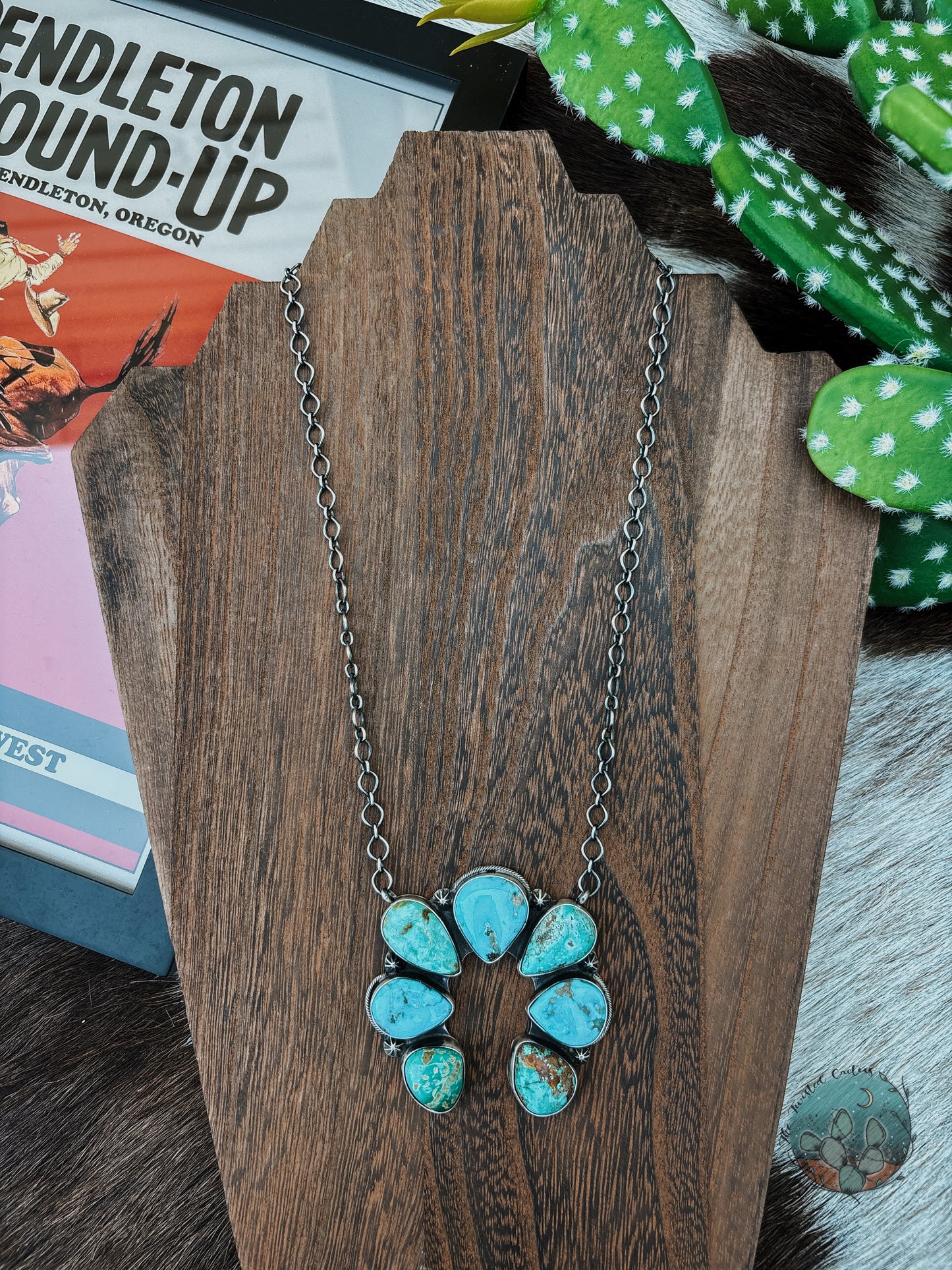 Large Naja Statement Piece