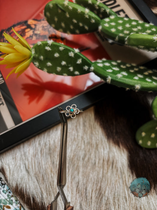 Dainty Flower Ring