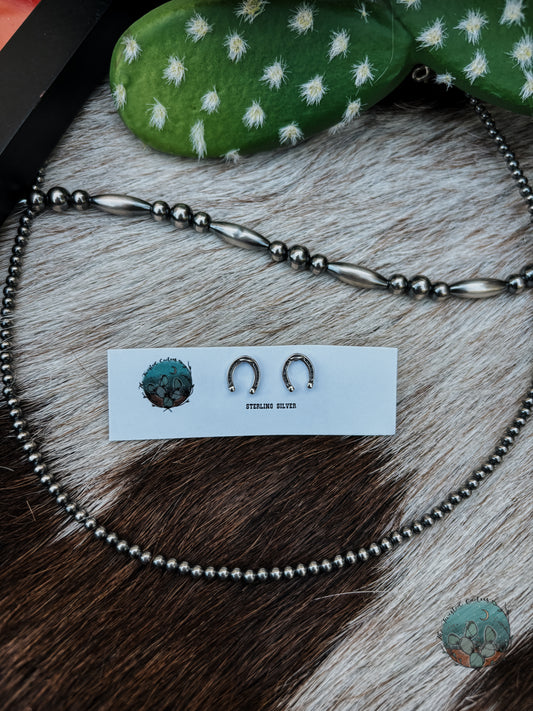 Horseshoe Studs